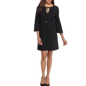 🆕Jessica Simpson Bell-Sleeve Shift Dress Black